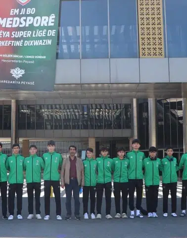 Diyarbakır'ın şampiyon voleybolcuları bölge finaline hazır: Van'a uğurlandılar