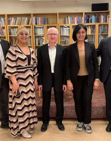 Diyarbakır'ın belediyesi İsveç’te Stockholm Kürt Kütüphanesi'ni ziyaret etti