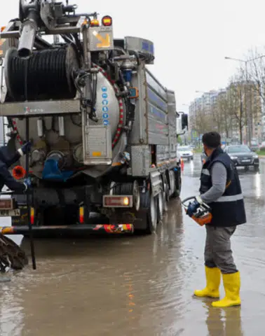 Diyarbakır’da  DİSKİ ekipleri sahada, 210 personel görevlendirildi