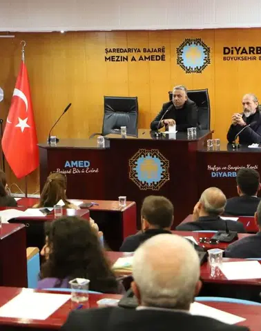 Diyarbakır Büyükşehir Belediyesi'nde çalışan sağlığı ve iş güvenliği masaya yatırıldı