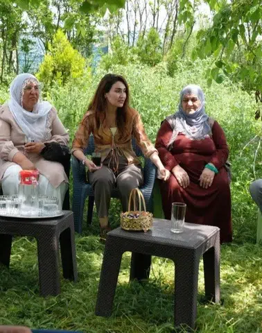 Diyarbakır Sur'da Eşbaşkanlar kapı kapı gezerek vatandaşla bayramlaştı