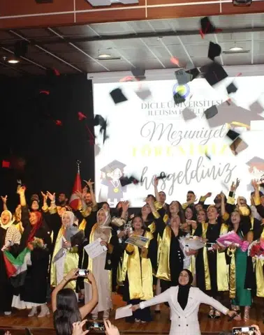 Diyarbakır'da mezuniyet sevinci: Dicle Üniversitesi'nde kep fırlattılar