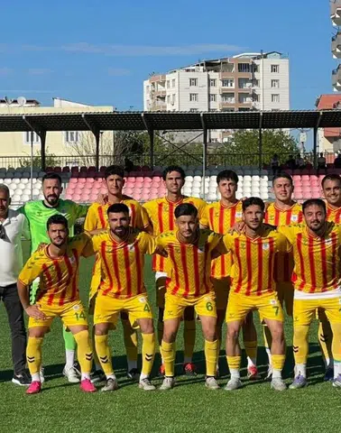Diyarbakır'da Yenişehir Belediyespor grup lideri olarak play-off'a çıktı