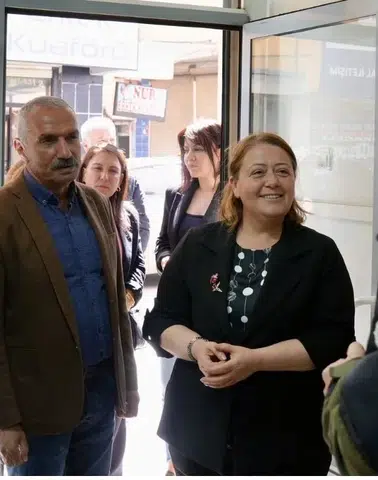 Diyarbakır'da esnafın sorunlarına çözüm arandı: Milletvekili ve Eşbaşkanlar ziyaret etti