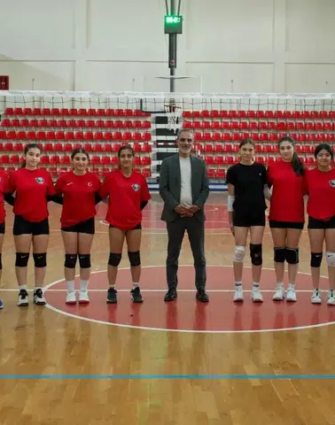 Diyarbakır’ın namağlup kadın voleybolcuları Türkiye Şampiyonluğu için sahne alacak