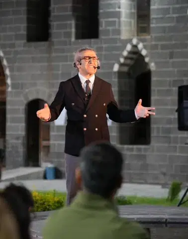 Diyarbakır'da Cemil Paşa Konağı’nda Hawar dinletisi: Önemli isimler katıldı