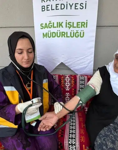 Diyarbakır'da kırsal mahalledeki kadınlara ücretsiz tansiyon ve şeker ölçümü