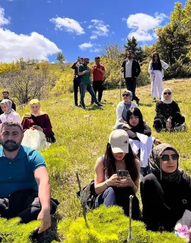 Diyarbakır'da Sur'lu gençler Ergani Sakız Dağı'nda doğayla buluştu