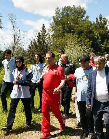 Dicle Üniversitesi'nde sağlıklı yaşam yürüyüşüne Rektör Eronat da katıldı