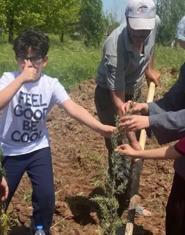 Dicle Üniversitesi Diyarbakır'da minikleri doğayla buluşturdu: Fidan diktiler