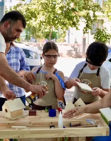 Diyarbakır'da marangoz atölyesine giren miniklerin ilk üretimi alkış topladı