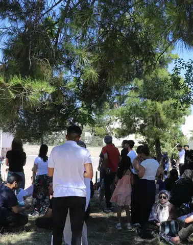 Diyarbakır'da AYT maratonu başladı Sınav salonuna giren gençlerin aileleri kapıda dua etti
