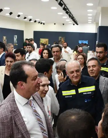 Dicle Üniversitesi'nde sanayi ve sanat buluştu: Eşi görülmemiş sergide 29 eser var