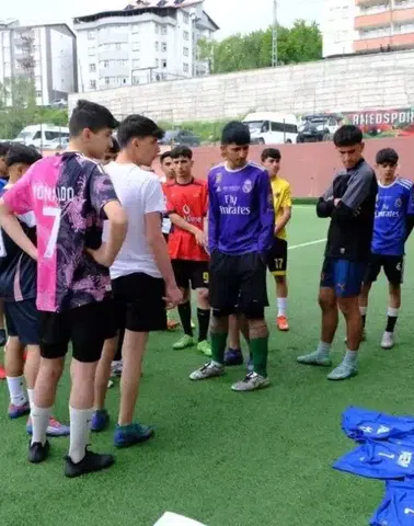 Binlerce sporcu sahaya indi: Amedspor rekora imza attı