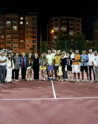 Diyarbakır'da raketler konuştu: 280 sporcu arasında şampiyonlar belirlendi