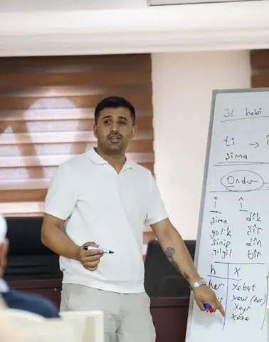 Diyarbakır'da Sur Belediyesi çok dilli hizmet için yepyeni bir kurs daha açtı