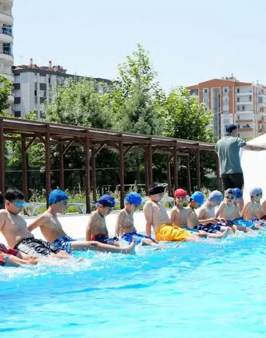 Diyarbakır'da ücretsiz yüzme kurslarına rekor başvuru: İşte katılacak kişi sayısı