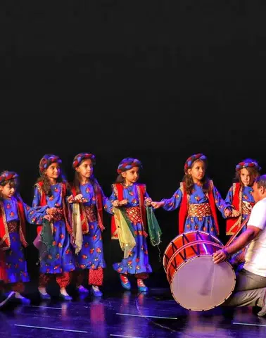 Diyarbakır'da çok dilli eğitim alan çocuklar yıl sonu gösterisinde coşturdu