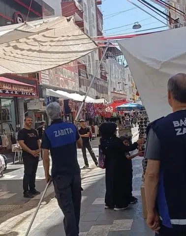 Diyarbakır'ın sokaklarında branda operasyonu: Tek tek söküldü