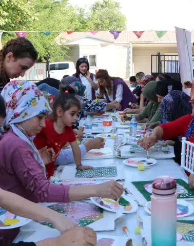 Diyarbakır'da iki belediye iki mahalleye hareket getirdi: Çocuklar ve kadınlar coştu