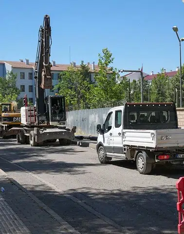 Kayapınar'da iki okulun bulunduğu sokakta altyapı sorunu çözülüyor