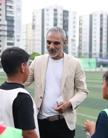 Eşbaşkan Dündar'dan Amedspor için ter döken miniklere ziyaret