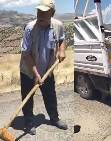 Çermik Pamuklu'da seferberlik Mahalleli bozulan yolları kendi imkanlarıyla onardı