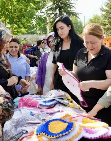 Diyarbakır'daki kursta kadınların bir yıllık emeği görücüye çıktı