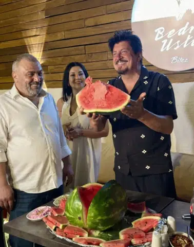 Diyarbakırlı sanatçıya Bodrum'da sürpriz: Pasta yerine karpuz ikram edildi