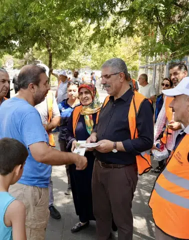 Diyarbakır'ın iki noktasında geniş çaplı temizlik seferberliği: Belediyeler öncü oldu