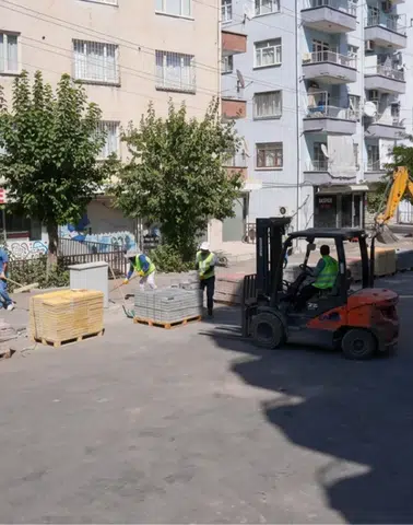Diyarbakır'da iki ilçede kaldırım seferberliği: Yaya güvenliği için harekete geçtiler