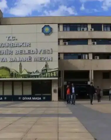 Diyarbakır Büyükşehir Belediyesi görsel hatası nedeniyle özür diledi