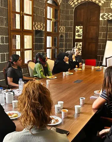 Diyarbakır'da kadınlar 4 haftalık eğitime alındı: Hayati konular masaya yatırılacak