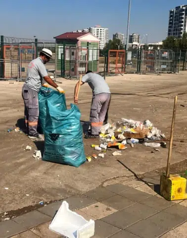 Amedspor'un maçı sonrası Diyarbakır Stadı çevresinde temizlik harekatı