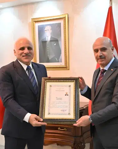 Diyarbakır Valisi Zorluoğlu'ndan Emniyet Müdürü Gökduman'a veda jesti: Başarı belgesi verildi