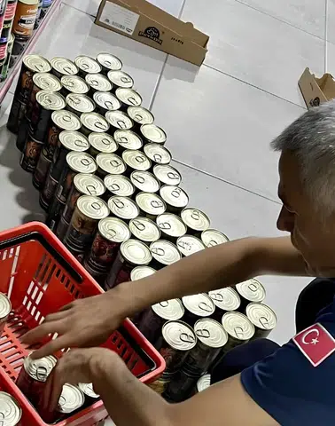 Diyarbakır'da petshop denetimi: Tarihi geçmiş yüzlerce ürüne el konuldu