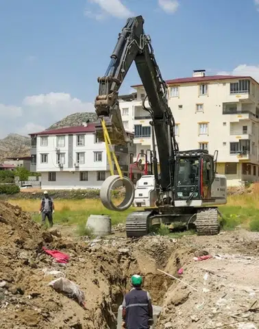 Diyarbakır'ın ilçesinde atık su sorunu tarih oldu: Bin metrelik yeni hat döşendi