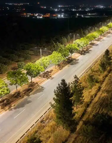 Dicle Elektrik'ten Şanlıurfa'da dev yatırım: 18 kilometrelik yola 472 aydınlatma direği