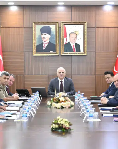 Dicle Üniversitesi'nin güvenliği masaya yatırıldı: Vali Zorluoğlu başkanlığında kritik toplantı