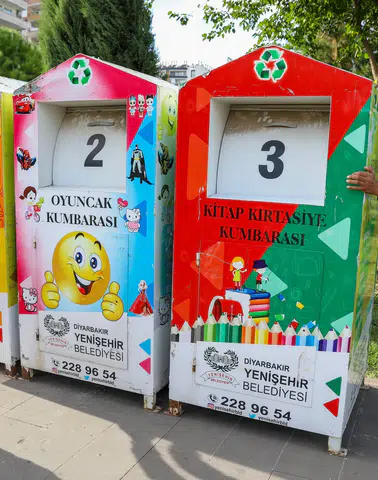Diyarbakır'da parklara sosyal kumbara: Giysi, oyuncak ve kitaplar ihtiyaç sahiplerine ulaşacak