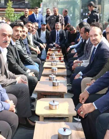 MHP Diyarbakır İl Başkanı Özcoşkun'dan Sur esnafına ziyaret: Terörsüz Türkiye vurgusu