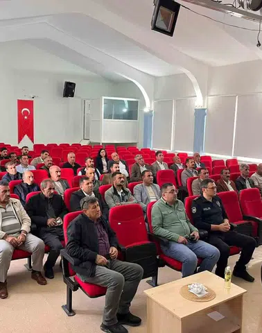 Dicle Kaymakamı Mustafa Atış muhtarlarla buluştu: Kamu hizmetinde iş birliği vurgusu