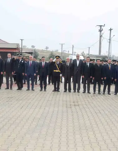 Dicle'de 29 Ekim Cumhuriyet Bayramı coşkusu: Hükümet konağında çelenk sunma töreni