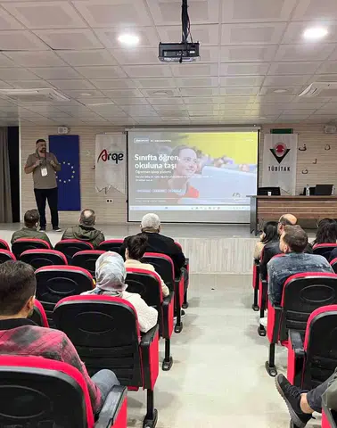 Diyarbakır Dicle'de öğretmenlere teknoloji ve proje hazırlama eğitimi verildi