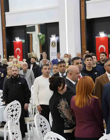 Diyarbakır'da şehit aileleri ve gaziler için onur yemeği: Kardeşlik mesajları verildi