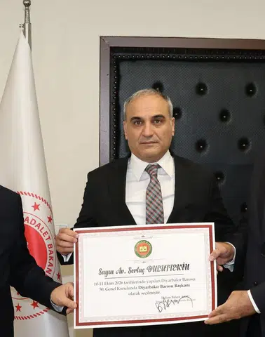 Diyarbakır Barosu'nda görev devri: Yeni başkan ve yönetim mazbatalarını aldı