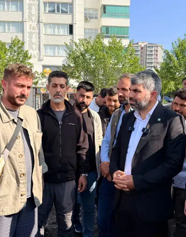 Diyarbakır'da eylemdeki inşaat işçilerine HÜDA-Par'dan ziyaret: Milletvekili tek tek dinledi