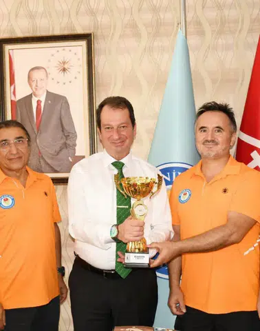Dicle Üniversitesi'nden çifte şampiyonluk: Masa tenisi ve futsalda Diyarbakır birincisi