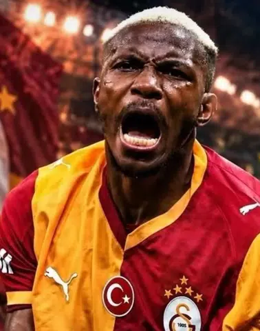 Galatasaray'da Osimhen fırtınası! Taraftarın coşkusu galibiyeti getirdi.