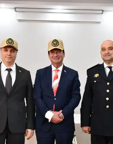 Rektör Eronat polis adaylarıyla buluştu: Diyarbakır'ın edebiyat mirası anlatıldı